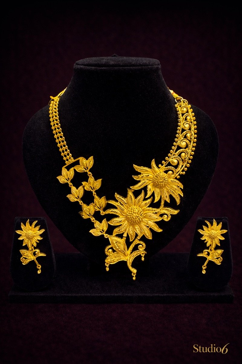 Gold plated floral necklace set for Bengali saree styling